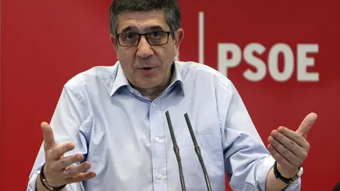 El candidato a la secretaría general del PSOE Patxi López