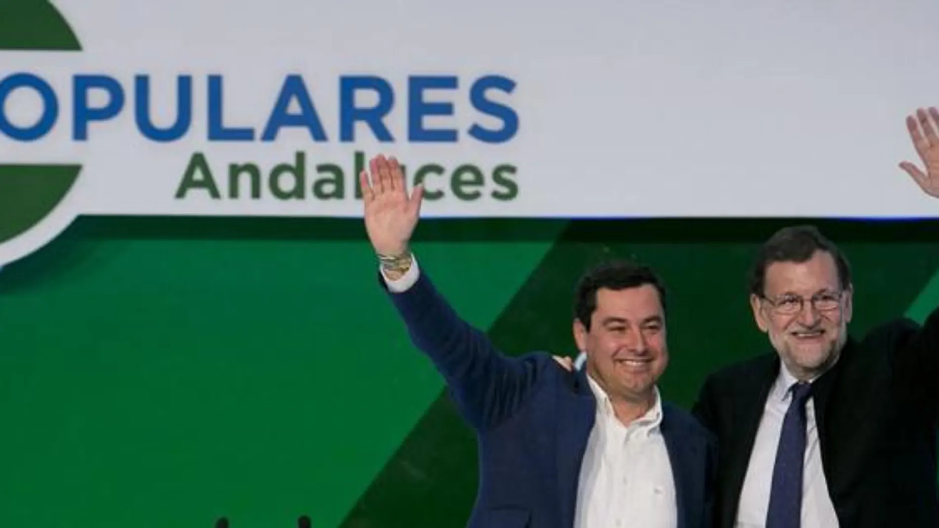 Mariano Rajoy y Juanma Moreno, ayer, durante la inauguración de la Convención del PP andaluz