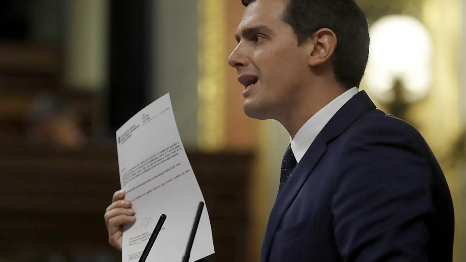 El líder de Ciudadanos, Albert Rivera, durante la segunda jornada del debate de la investidura del candidato del PP, Mariano Rajoy