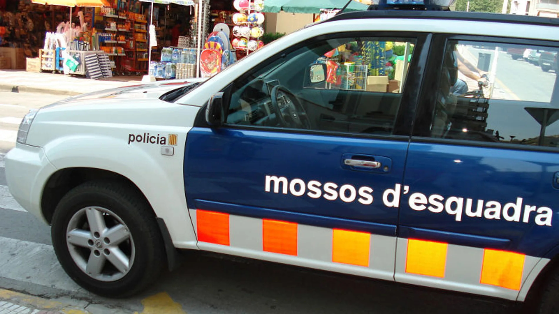 La policía catalana encontró el cuerpo en un patio interior de la manzana de viviendas a la que da la ventana de la habitación.