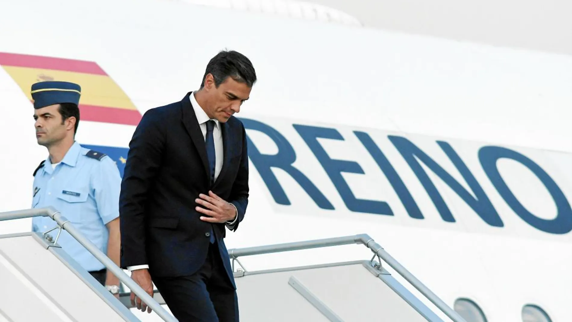 El presidente del Gobierno, Pedro Sánchez, a su llegada el martes a Santa Cruz (Bolivia) como parte de la gira por Latinoamérica en la que se encuentra inmerso