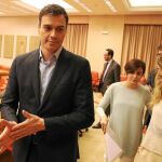 El líder del PSOE, Pedro Sánchez, ayer tras la reunión para la configuración de la Diputación Permanente en el Congreso