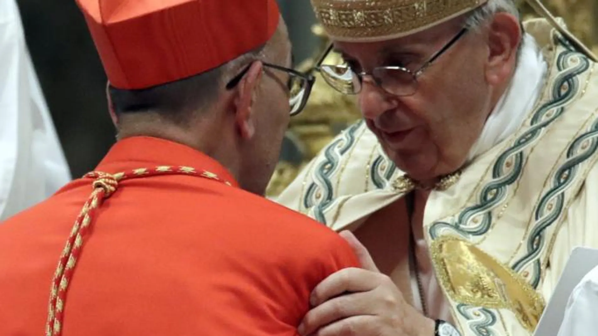 Juan Jose Omella con el Papa Francisco