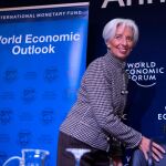 La directora gerente del FMI, Christine Lagarde, ofrece una rueda de prensa previa al Foro Económico Mundial, este lunes en Davos, Suiza. EFE/ Laurent Gillieron