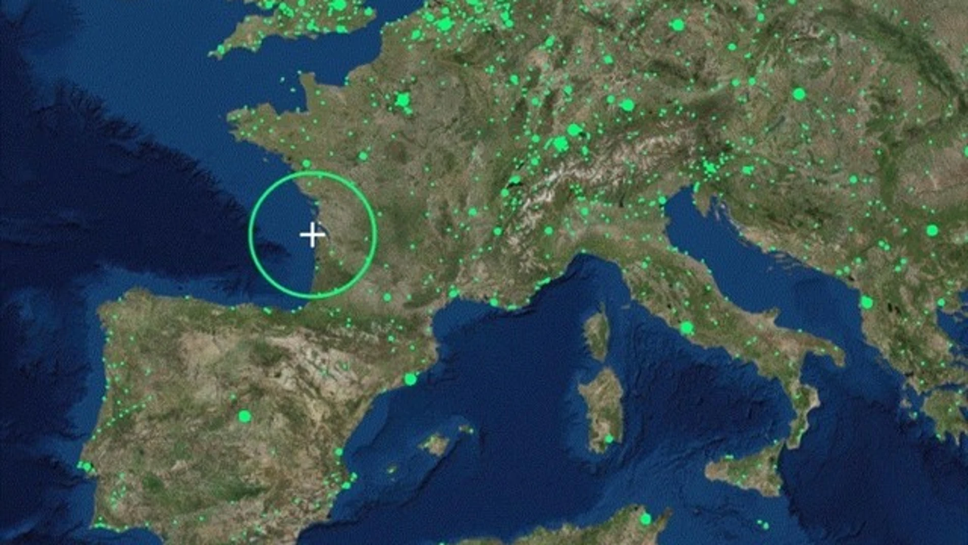 Cada punto verde sobre el mapa representa una o varias emisiones de radio activas, desde Europa hasta América