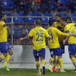 Los jugadores de la UD Las Palmas celebran el gol ante el Eibar, marcado por Pedro Vigas
