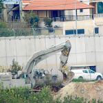 Excavadoras israelíes derriban los túneles de Hizbulá en la frontera con Líbano / Ap