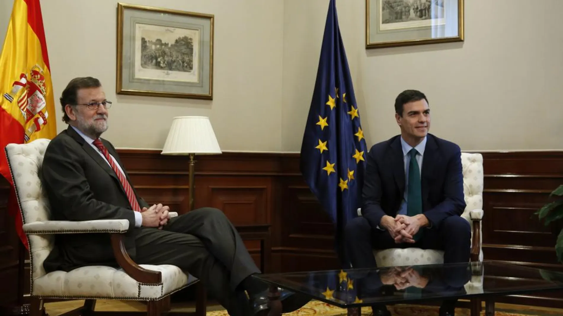 Mariano Rajoy y Pedro Sánchez, durante su reunión en el Congreso de los Diputados