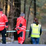 La Guardia Civil custodia las Inmediaciones de la vivienda donde un hombre ha asesinado a su mujer tras lo cual se ha quitado la vida
