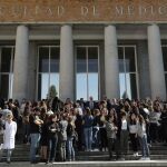 Concentración de estudiantes en la Facultad de Medicina de la Universidad Complutense de Madrid con motivo de la conmemoración del Día Internacional de la Mujer.