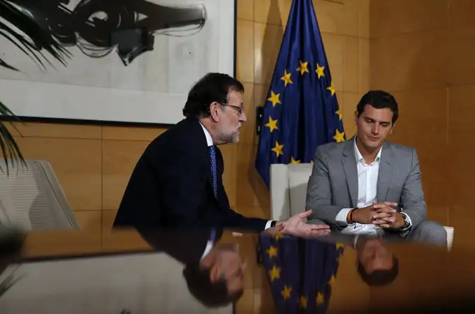 Rajoy refuerza su pacto con Rivera frente a Sánchez