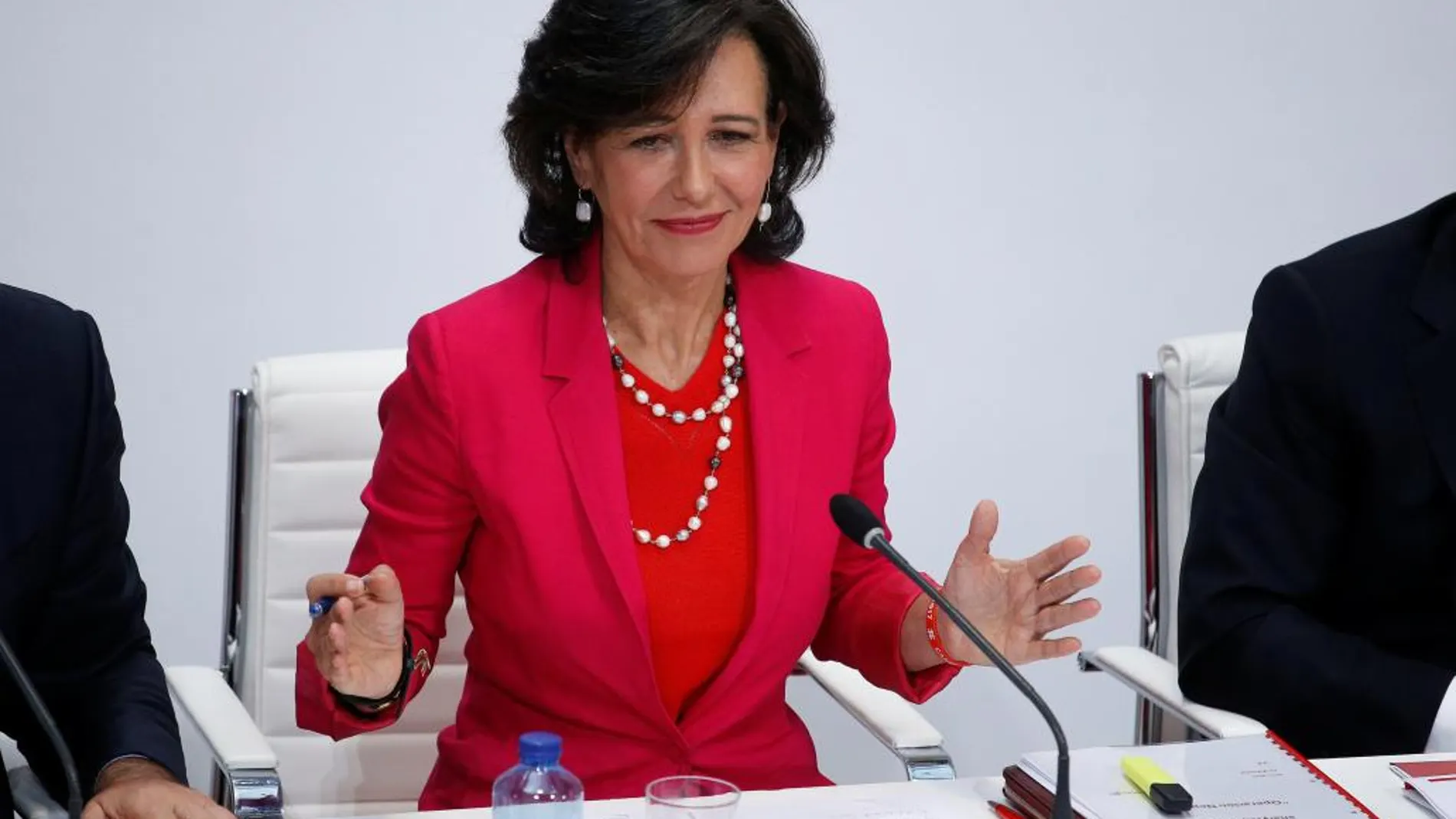 La presidenta del Banco Santander, Ana Patricia Botín, ha comparecido hoy para informar sobre la adquisición del Banco Popular.