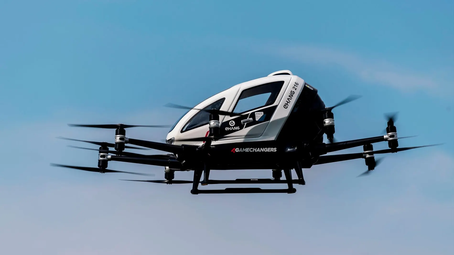 El dron Ehang 216, un modelo biplaza no tripulado, durante su presentación este jueves en Viena (Austria)