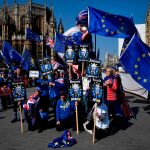 Partidarios de la permanencia de Reino Unido en la UE se manifiestan frente a Westminster. Foto: Efe
