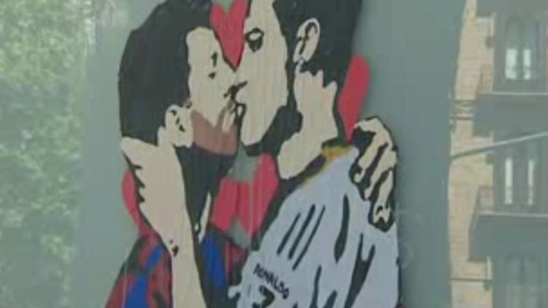 El «beso» de Messi y Cristiano