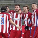 Saúl Ñíguez celebra el primer gol con sus compañeros.