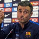 El entrenador del FC Barcelona, Luis Enrique, atiende a los medios de comunicación