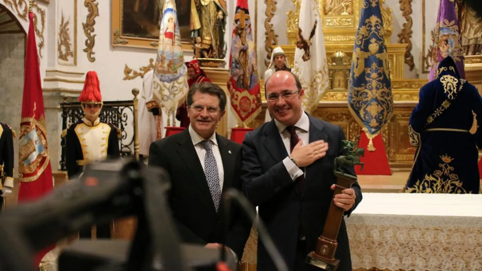 El presidente, Pedro Antonio Sánchez, junto al alcalde de Lorca, Francisco Jódar, en el pregón de Semana Santa
