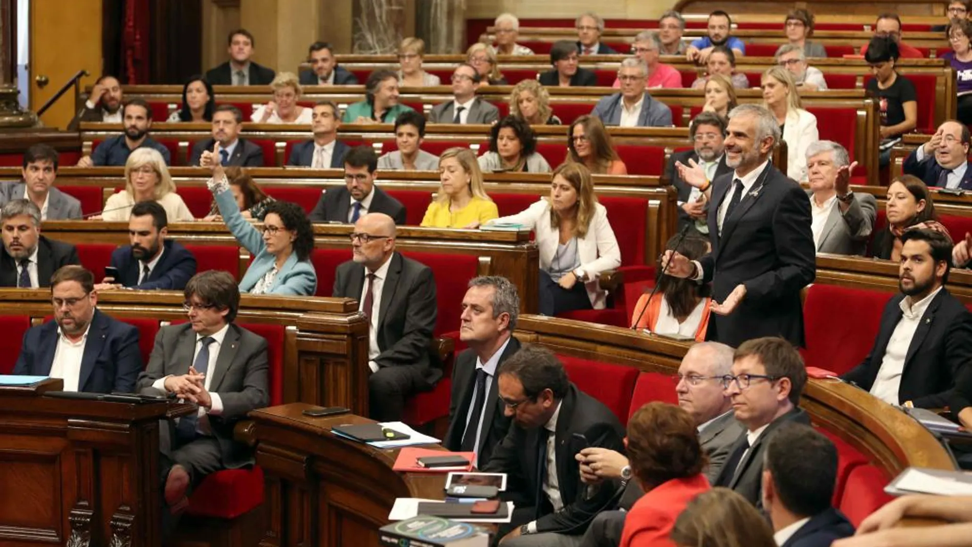 El pleno del Parlament, vota hoy en medio de las protestas de algunos diputados