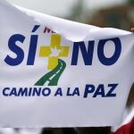 Cientos de personas participaron ayer, domingo 09 de octubre de 2016, en la marcha "SI + NO X la paz"en Cali (Colombia)