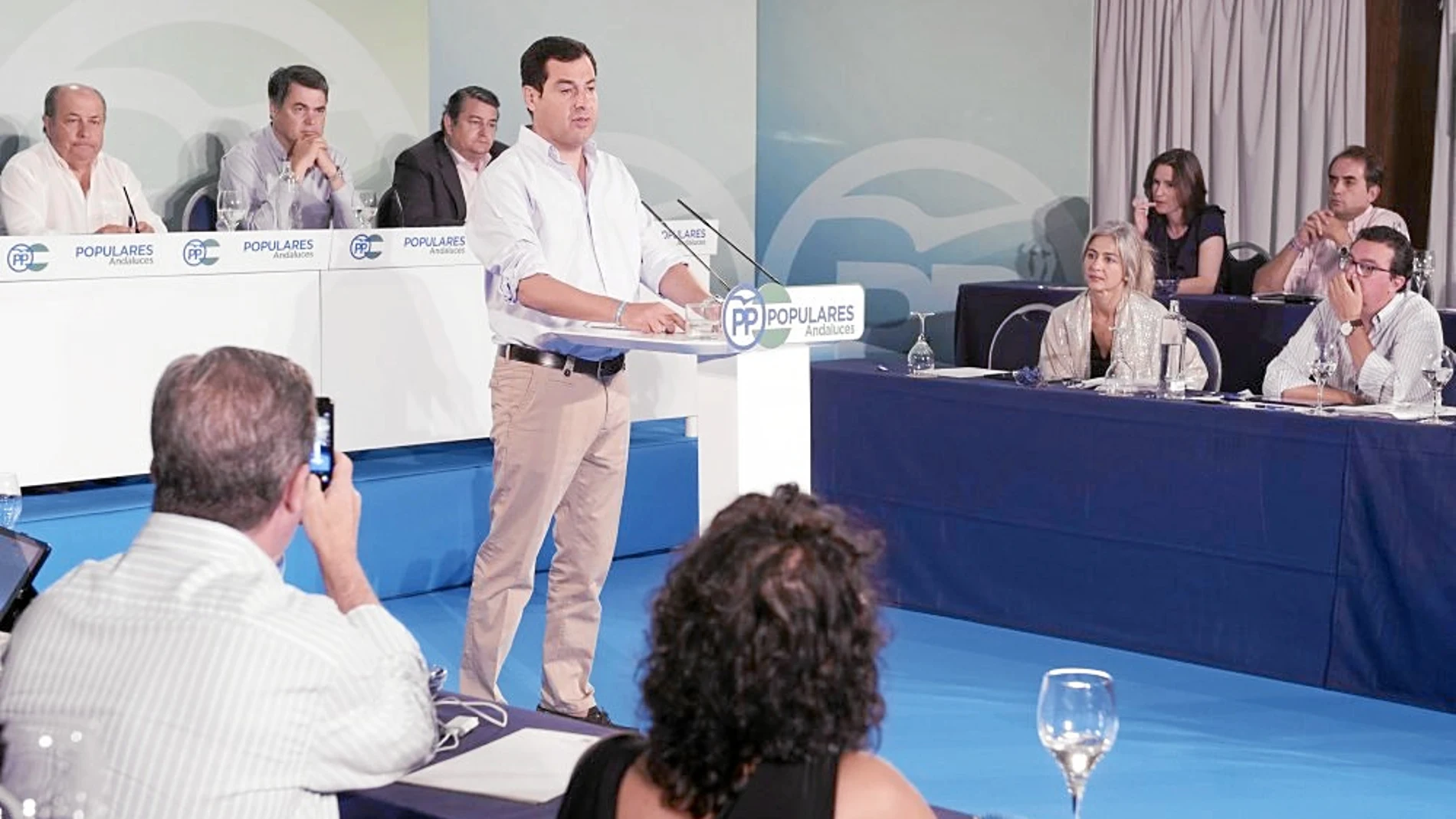 El PP, reunido ayer en Granada, reiteró en la necesidad de crear la comisión