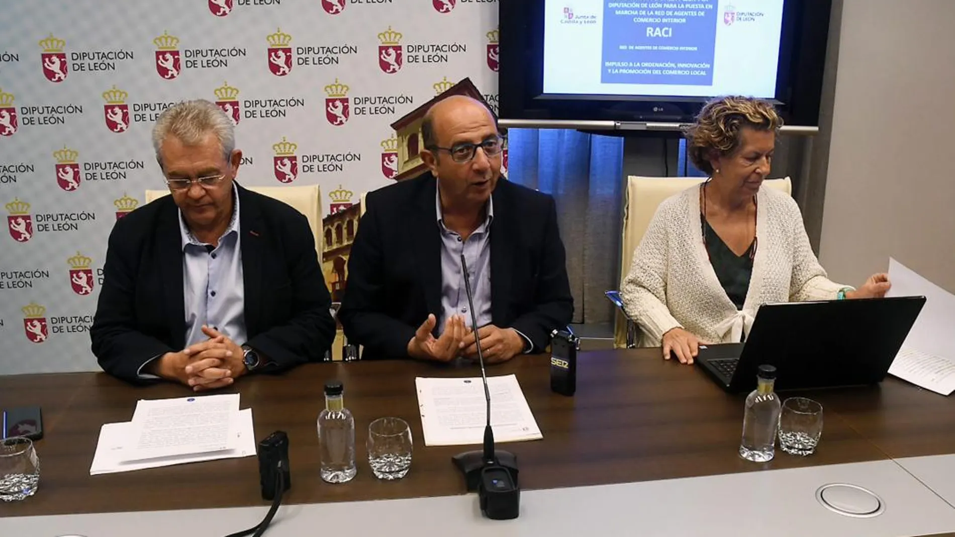 Francisco Castañón, José Miguel Nieto y Rosario Teresa presentan este informe