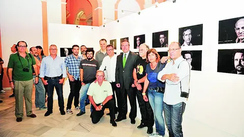 La exposición recoge 108 retratos de reporteros gráficos andaluces a cargo del fotoperiodista de LA RAZÓN Manuel Olmedo.