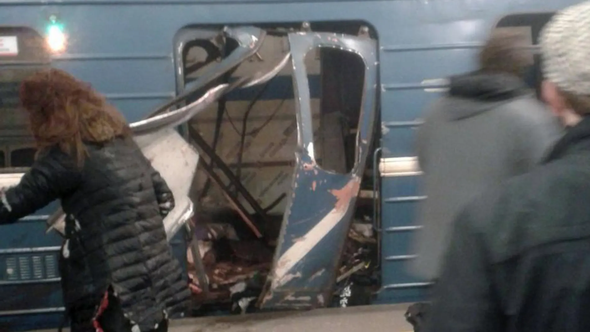 Fotograma de un vídeo facilitado por megapolisonline.ru vía VKontakte (VK) del convoy de metro tras el atentado