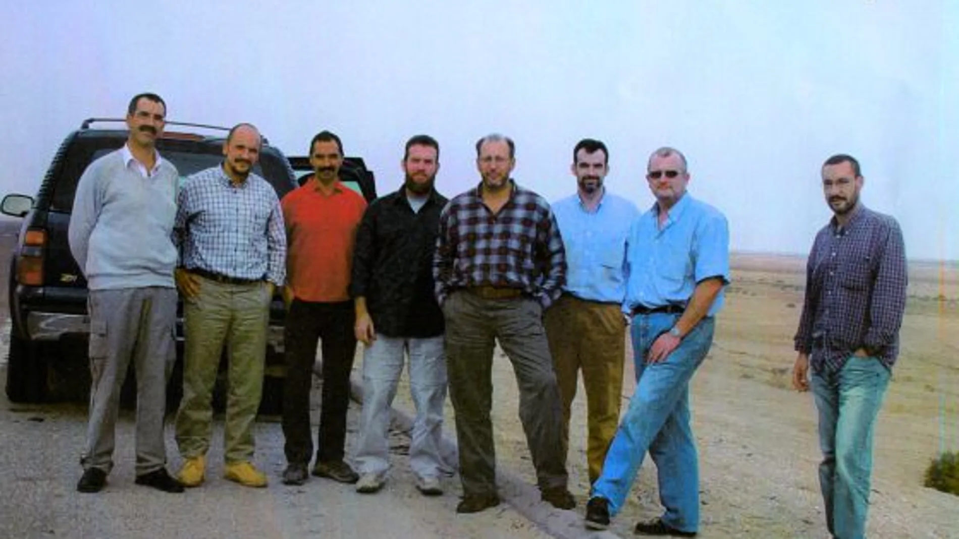 Imagen de los ocho agentes que sufrieron el ataque en 2003 en Irak.