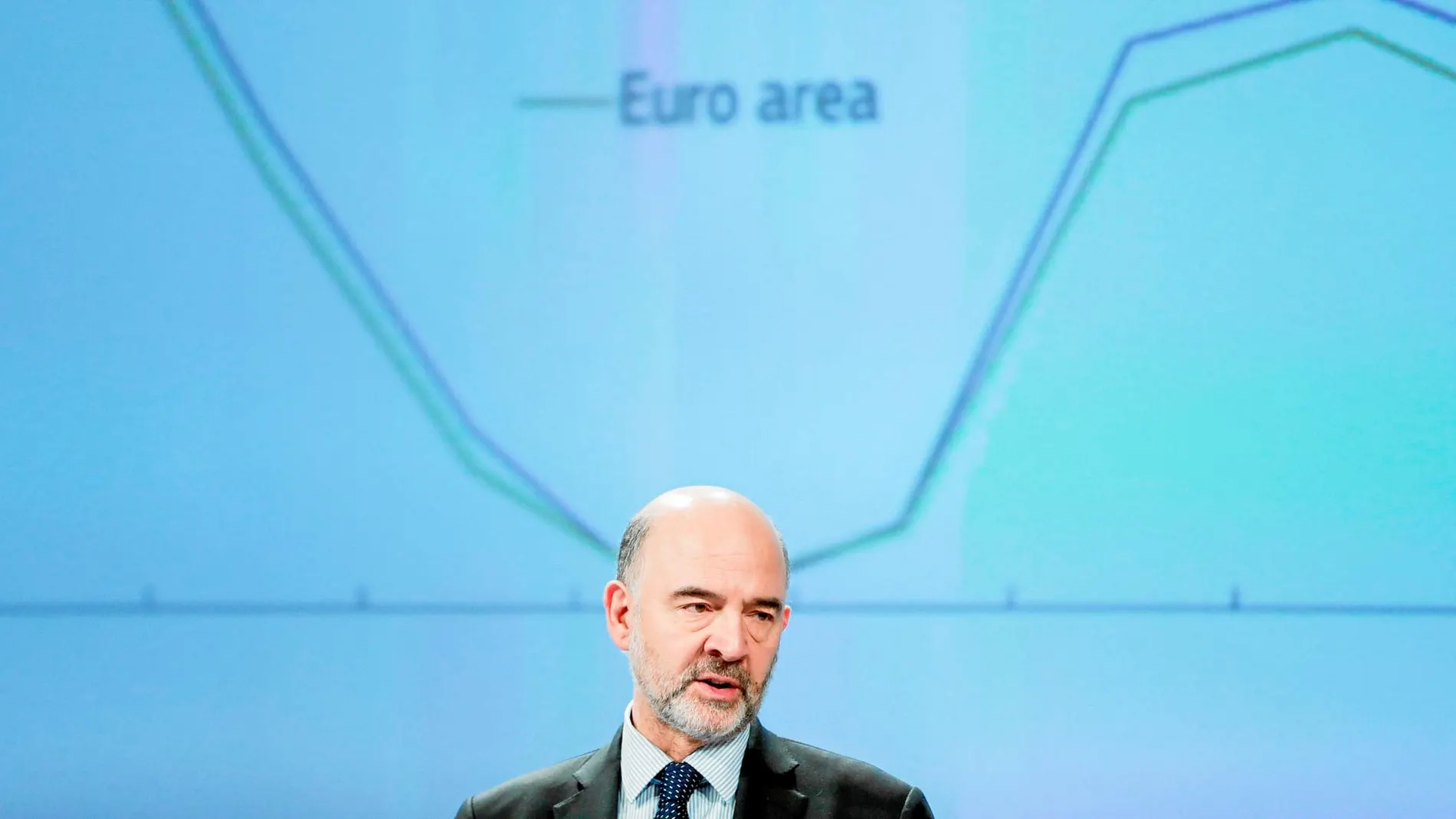 El comisario de Asuntos Económicos y Monetarios, Pierre Moscovici, durante una comparecencia en Bruselas / Efe