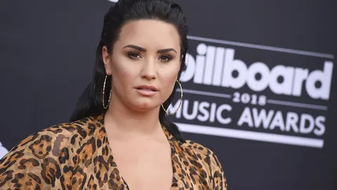 En los ratos libres que tiene la cantante en el centro, se dedica a escribir canciones para sus fans. Foto: AP Photo