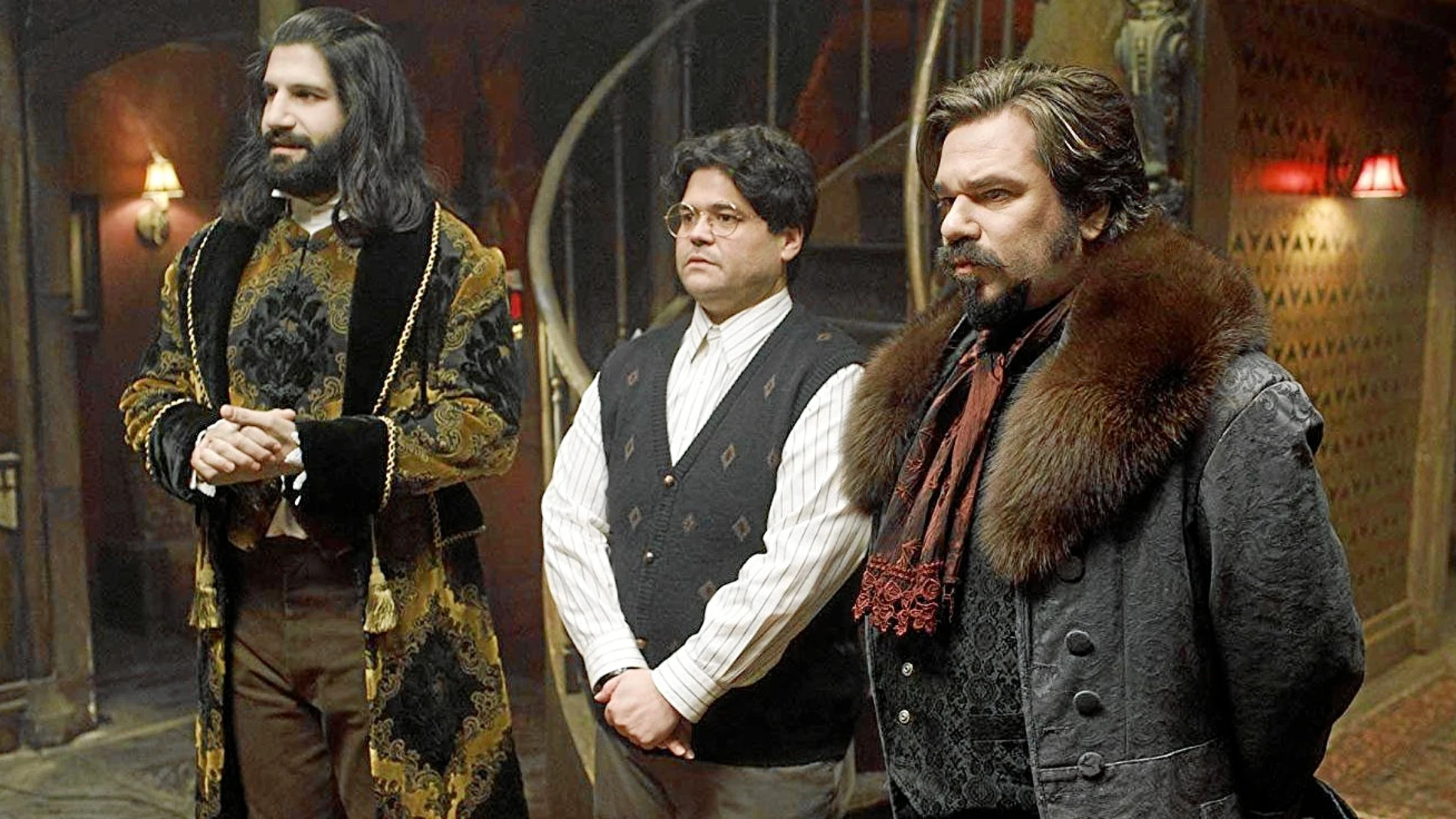 En la imagen, Kayvan Novak, Matt Berry y Harvey Guillén