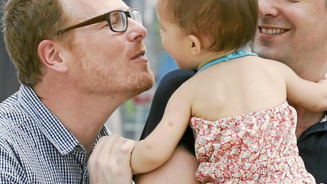 Una pesadilla para traer a su hija. Manuel Santos y su marido Gordon Lake estuvieron 15 meses en Tailandia hasta que consiguieron que la Justicia tailandesa les diese la razón. La gestante denunció que «no eran una pareja normal» por ser homosexuales