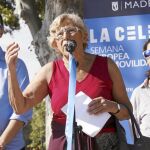 La primera edil de la capital, Manuela Carmena, ayer durante el acto de presentación de la fiesta de movilidad sostenible «La Celeste», en Matadero Madrid