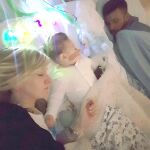 Chris Gard y Connie Yates con Charlie