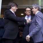 Francesc Homs saluda a Carles Puigdemon y a Artur Mas tras declarar ante el Tribunal Superior de Justicia de Cataluña el pasado día 7