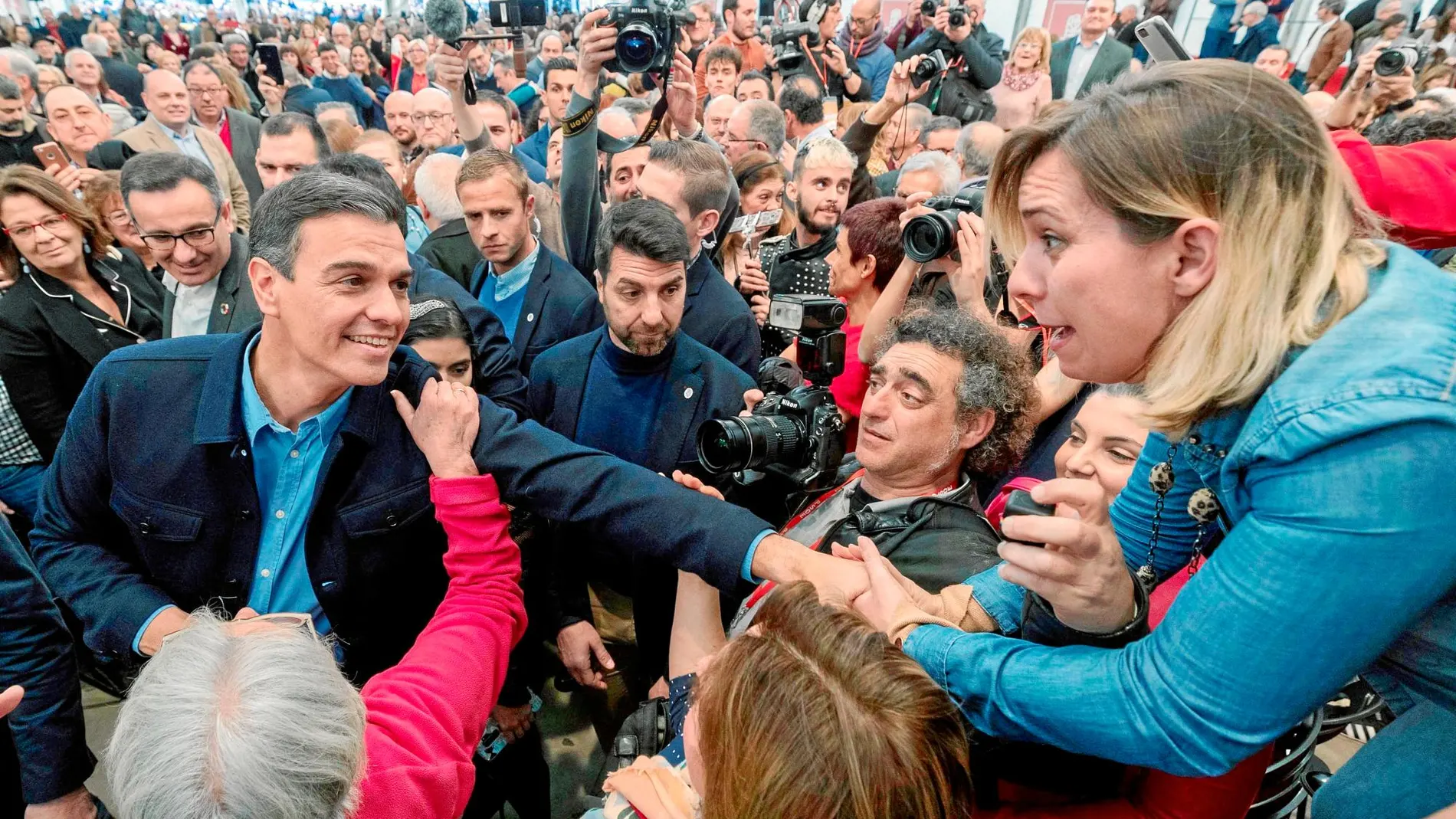 Pedro Sánchez estuvo ayer en la localidad murciana de Puente Tocinos apoyando al candidato socialista a la alcaldía de Murcia