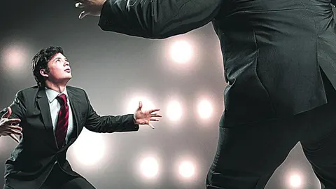 ¿Cómo se puede lidiar con un jefe que le tiene manía?