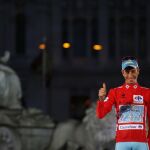 Fabio Aru, con Cibeles al fondo celebra su primer triunfo en una gran vuelta