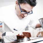 Oriol Balaguer ha reabierto La Duquesita, la pastelería centenaria de Madrid
