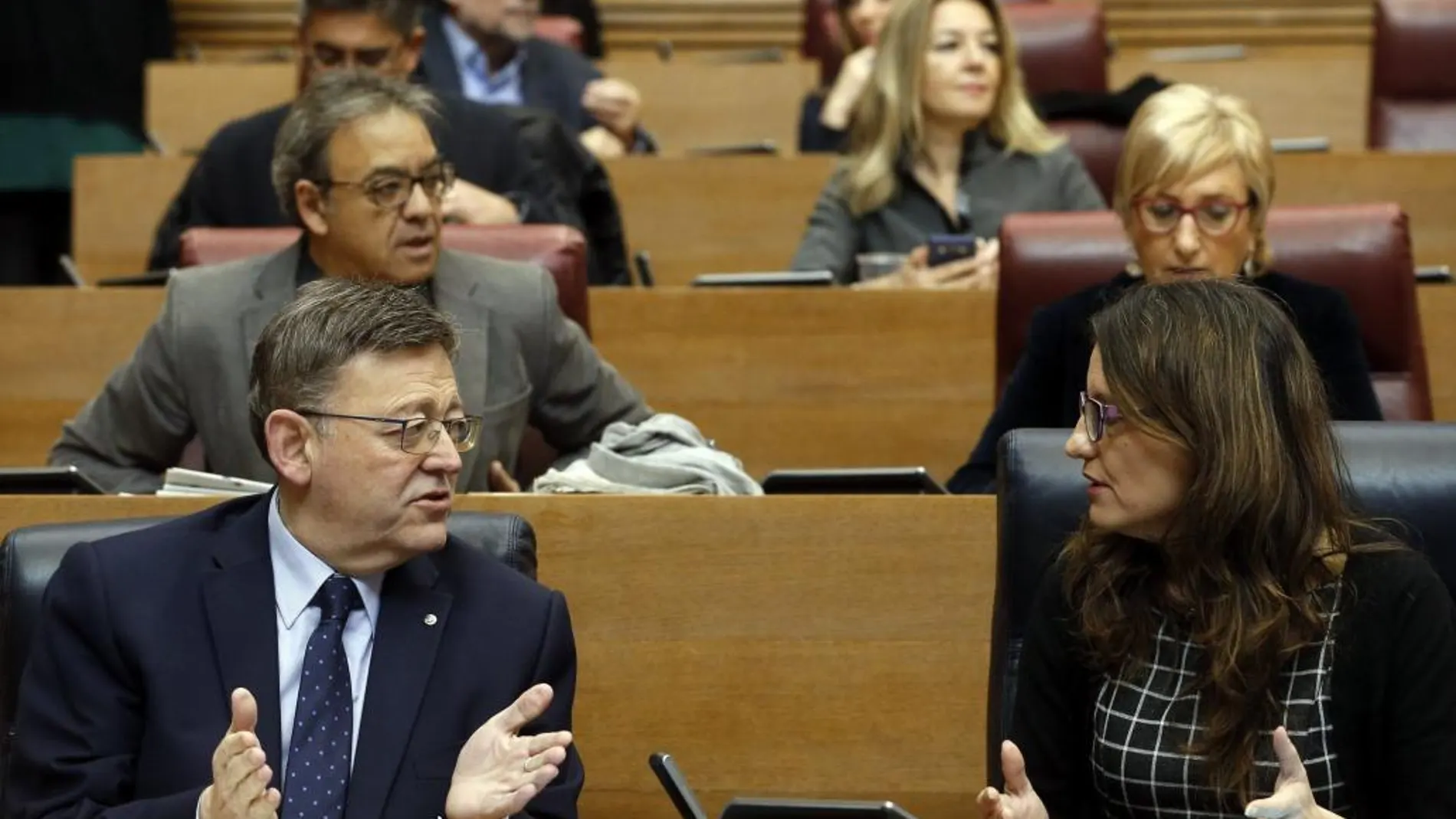 El presidente Ximo Puig y la vicepresidenta Oltra durante la sesión de control