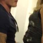 Graban a una pareja teniendo sexo en un avión rodeados de pasajeros