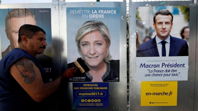 Carteles electorales de Marine Le Pen y Emmanuel Macron (2017)