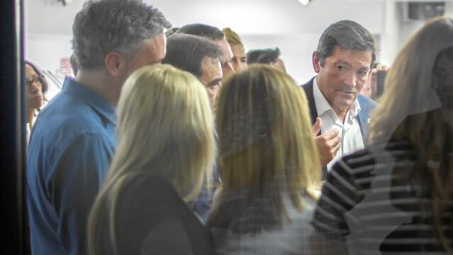 El presidente de la gestora socialista y de Asturias, Javier Fernández, el día de la dimisión de Sánchez en Ferraz