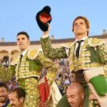 El Juli y Talavante salen a hombros de Albacete tras cortas dos orejas cada uno