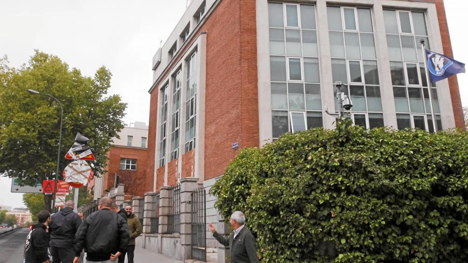 Los activistas ya han izado su bandera en el nuevo inmueble