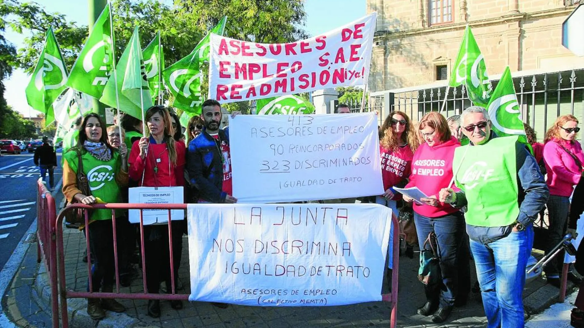 Una de las numerosas manifestaciones de este colectivo a las puertas del Parlamento de Andalucía