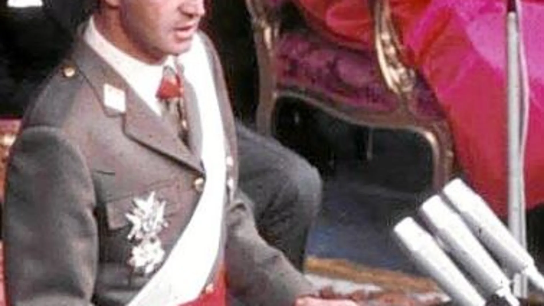 Don Juan Carlos I, en su ceremonia de jura como Rey el 22 de noviembre de 1975