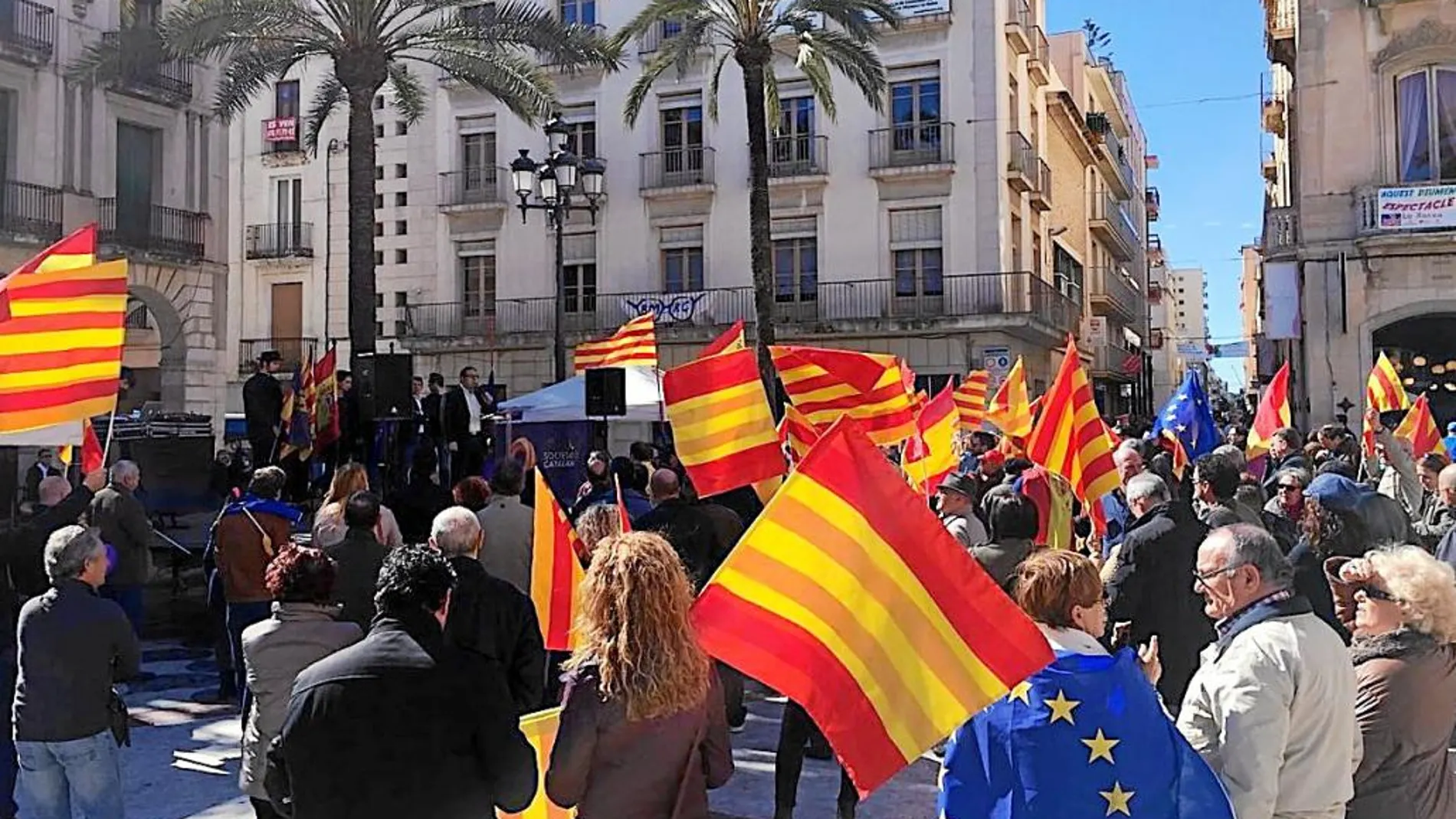 La plataforma Societat Civil Catalana lanzó su campaña en Vilanova i la Geltrú (Barcelona)