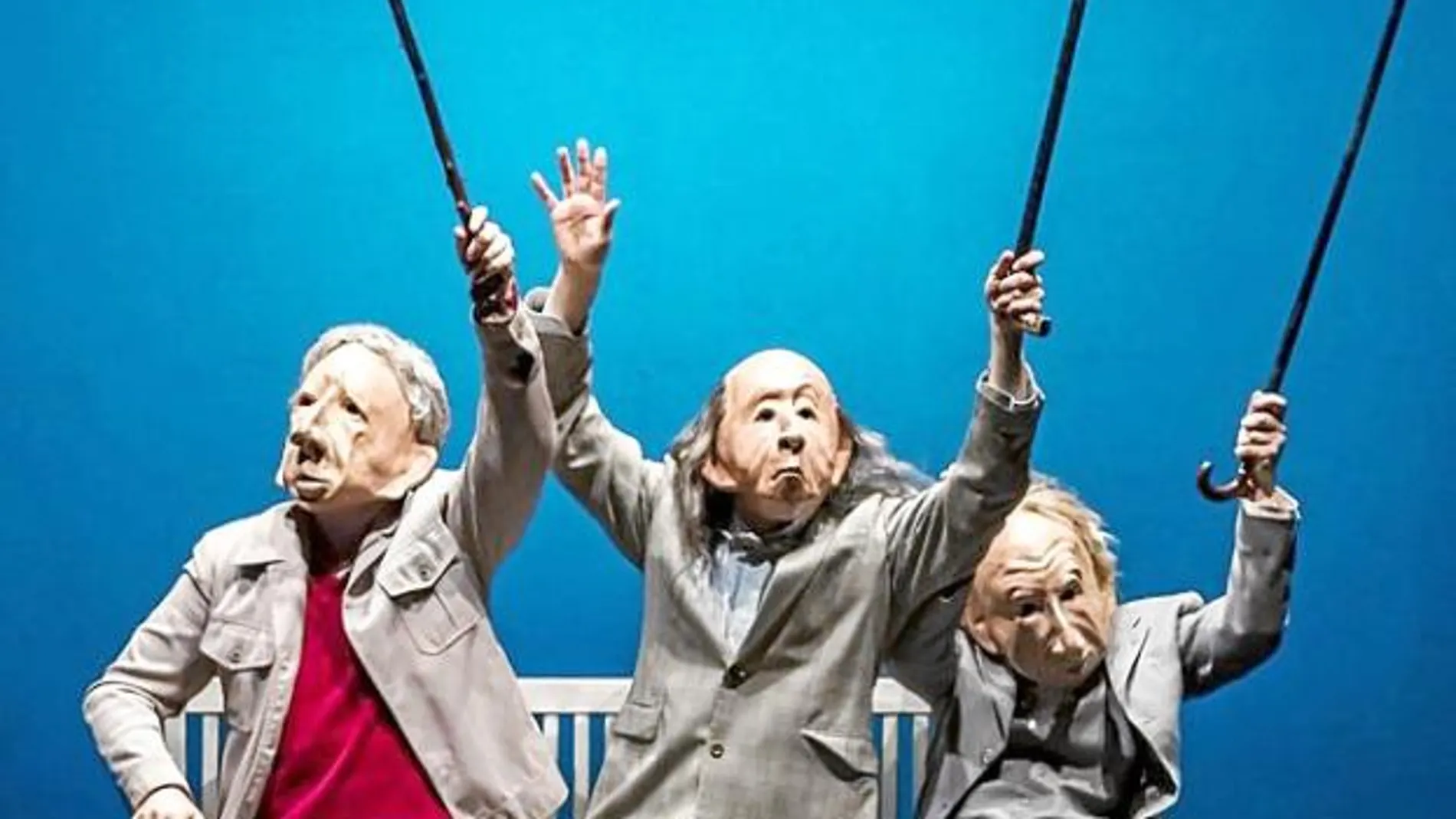 Cada uno de los cuatro actores del montaje se desdobla en «Infinita» hasta representar a tres personajes